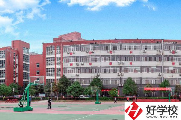 長(zhǎng)沙中部鐵路航空學(xué)?；@球場(chǎng)